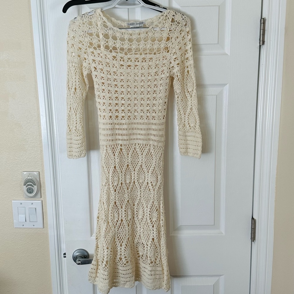 Used dress with long sleeve In cream color